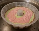 Foto langkah ke 2 dari resep Bolu Kukus Warna Warni.