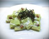Foto del passaggio 7 della ricetta Mezzi paccheri ondulati con crema di zucchine, crema di gorgonzola e buccia di zucchine fritta