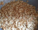 Foto langkah ke 2 dari resep Bawang Putih Goreng Renyah.