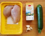 Cukkinispagetti tejszínes csirkemellel recept fázis 1 fotója
