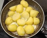Foto del paso 6 de la receta: Solomillo al Pedro Ximénez con uvas y patatas a la mantequilla