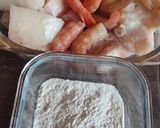 Foto del paso 5 de la receta: Caldereta de Merluza, con cocochas de Bacalao y Gambones