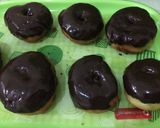 Foto langkah ke 8 dari resep Donat Empuk Menul2 Topping Cokelat Keju.