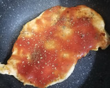 Foto del paso 1 de la receta: Pechuga de pollo estilo pizza 🍕