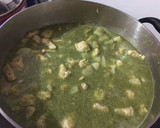 Foto del paso 5 de la receta: Pollo en salsa verde, arroz rojo, cebolla curtida, pico de gallo y guacamole 🥑 (a mi manera)