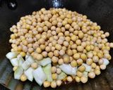 A picture of step 2 of Lauki matar curry.