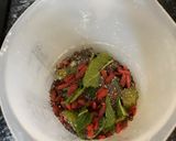 Foto del paso 1 de la receta Batido de kale, kiwi, gochis, semillas de chía y zumo de cítricos