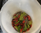 Foto del paso 1 de la receta: Batido de kale, kiwi, gochis, semillas de chía y zumo de cítricos