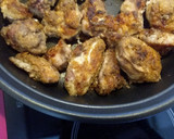 Foto del paso 4 de la receta: Pollo frito con macerado de ajo negro