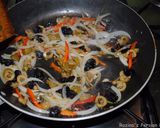 A picture of step 3 of Puff pastry pizza with Raisins & bell pepper.