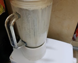 A picture of step 2 of Dates & banana shake.