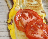 Foto del paso 3 de la receta: Sándwich triple calentito con tortilla de cebollinos