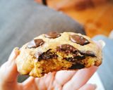 Foto del paso 7 de la receta: Galletas con chips de chocolate SIN HUEVO🍪