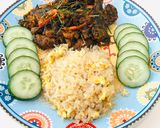 รูปขั้นตอนการทำที่ 3 ของ ผัดเผ็ดปลาดุกกรอบกับข้าวบุกผัดไข่ คีโต