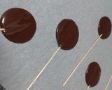 Foto del paso 3 de la receta Piruletas de chocolate (con y sin Tmx)