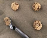 A picture of step 6 of Subway chewy chocolate chip cookies.