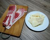 Baconbe tekert sajtos csirkemell recept fázis 1 fotója
