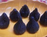 चोकलेट विथ बिस्कीट स्टफ मोदक (Chocolate Biscuit Modak Recipe In Marathi) रेसिपी स्टेप 3 फोटो 