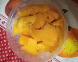 A picture of step 1 of Mango shake.