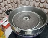 Foto langkah ke 5 dari resep Bolu Ketan Hitam Kukus Super Lembut.