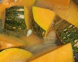 A picture of step 2 of Onion Pumpkin Pork Rib Soup.