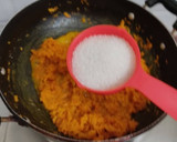 ஆரஞ்சு வண்ண கேரட் அல்வா ரெசிபி ஸ்டேப் 3 புகைப்படம்