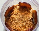 Foto langkah ke 2 dari resep Melted Cheese Dates Dessert.