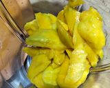 Foto langkah ke 2 dari resep Jus Mangga 🥭.
