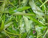 Foto langkah ke 1 dari resep Oseng Kangkung Bumbu Uleg.