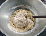 Foto del paso 2 de la receta: Galletitas de avena y miel con chips chocolate