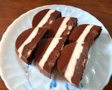 Foto langkah ke 7 dari resep 039. Puding Coklat Tiga Lapis.