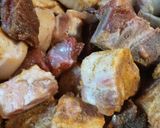 A picture of step 3 of Stewed Goat Meat with Pigtails.