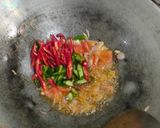 Foto langkah ke 5 dari resep Ikan Goreng Kembung Siram.