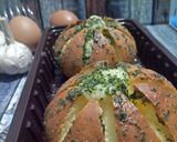 Foto langkah ke 8 dari resep Cream Cheese Garlic Bread.