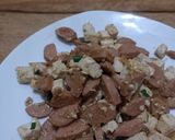 Foto langkah ke 4 dari resep Tumis sosis tahu saus tiram.