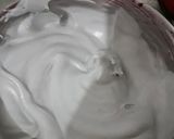 Foto del paso 8 de la receta: Pie de frutilla y merengue al vino