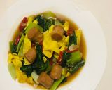 Foto langkah ke 5 dari resep Pokcoy Telur dan Sosis.