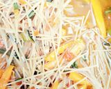 A picture of step 2 of Jallop spaghetti with carrot.