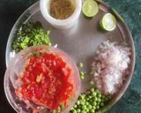 A picture of step 2 of Bambaiya style pavbhaji platter.