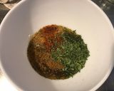 Une image de l'étape 1 de Marinade aux épices orientales,ail et persil (pour viandes et légumes).