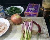 A picture of step 1 of Sweet and spicy prawn and coconut curry with rice noodles.