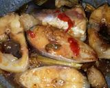 Hình bước làm 2 của món Cá Basa Kho Sả Ớt