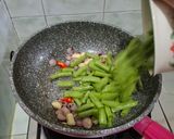 Foto langkah ke 3 dari resep Telur buncis oseng bawang.