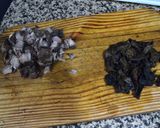 Foto del paso 2 de la receta: Escabeche de cordero al vino tinto con hongos secos
