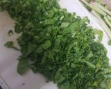 A picture of step 1 of Patoun waali Shaljum (Turnip with leaves).
