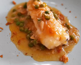 Foto del paso 7 de la receta: Lomo de bacalao en salsa de miel y mostaza con guisantes
