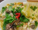Hình bước làm 3 của món Mì trứng nấu lòng gà