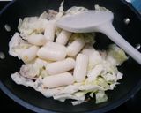 好簡單「台式炒泡麵」加年糕吃更飽！！的食譜步驟5照片
