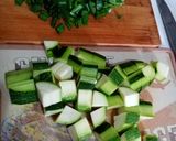 Pas rețetă Mâncare de dovlecei cu ceapă verde (de post) 1 fotografie