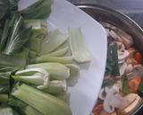 Foto langkah ke 7 dari resep Steamboat Kuah Tomyam a.k.a sukiyaki/shabu-shabu.